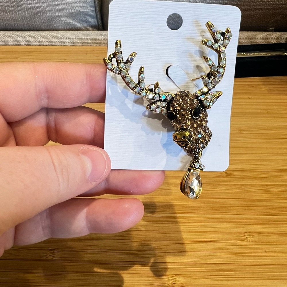 Sparkling Stag Deer Rhinestone Brooch – Gold Tone